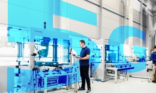 Abbildung 1: 5G ermöglicht durch eine performante Datenübertragung die Auslagerung von KI-Algorithmen, wie z.B. zur Bildauswertung vonmobilen Robotern, Quelle: 5G4KMU Transferzentrum